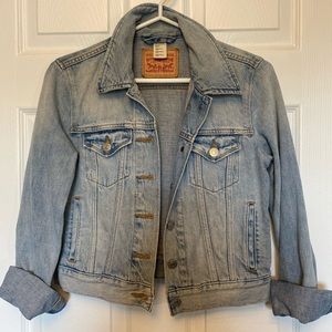 Levi’s - light wash denim jacket